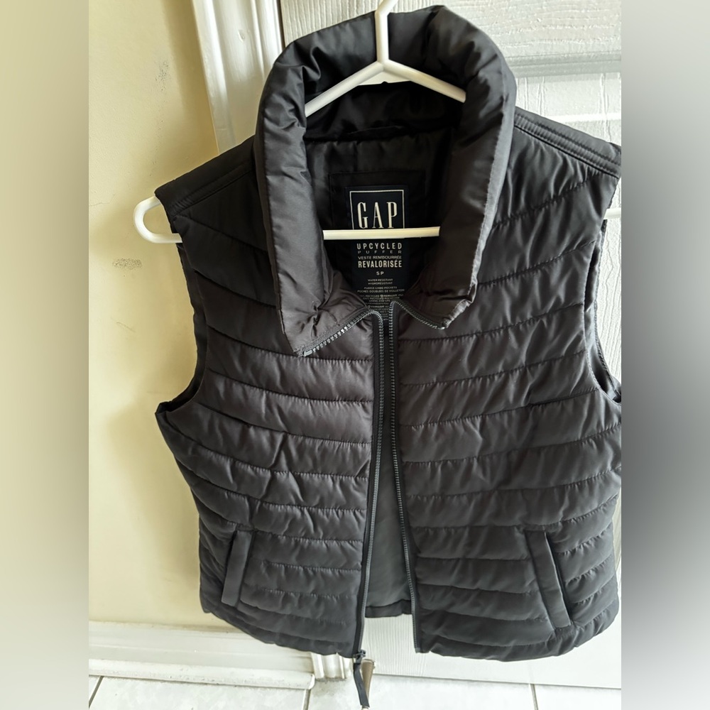 GAP Women Quilted Puffer Vest - Black